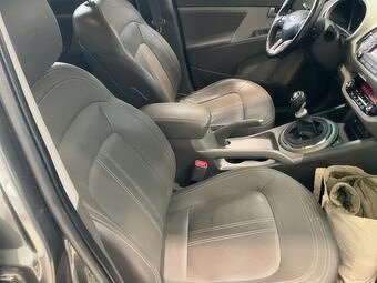 KIA SPORTAGE 2.0 CRDI 4X4 PLATINIUM - 9