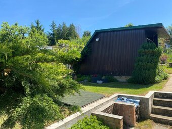 Záhrada s dreveným domčekom - 9