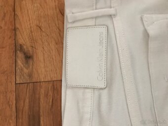 NOVÉ CALVIN KLEIN originál white pánske jeansove capri L/XL - 9