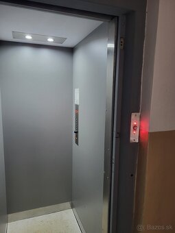 Výborný byt aj s výťahom na námestí vo Valaskej za dobrú cen - 9