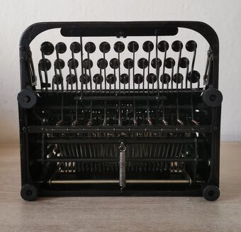 Starožitný skladací písací stroj ERIKA model 4 z roku 1927 - 9
