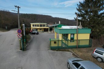 Ponúkame na prenájom výrobnú halu o rozlohe 941 m2, nachádza - 9