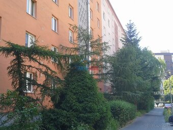 ČSL. PARAŠUTISTOV pri OC SLIMÁK, GARSONKA. - 9