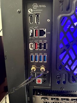 Ryzen 7 7800X3D RX 9070 XT 16GB 32GB RAM 2TB M.2 850W - 9