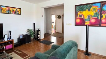 PREDAJ: Priestranný 4-izb byt, 2 balkóny, garáž_Nové Mesto n - 9