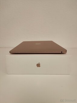 MacBook Air 2020 | i7 • 8GB • 256GB SSD - 9