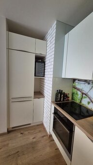 Moderný 3-izbový byt s veľkým balkónom v top lokalite Slnečn - 9