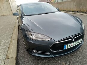 Predám Tesla model S 85 Znížená cena - 9