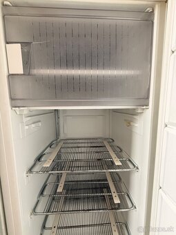 Predám staršiu funkčnú mrazničku - 9