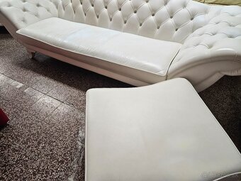 CHESTERFIELD ŠTÝL,KOŽENÁ BIELA 3+2KESLÁ+TABURET - 9