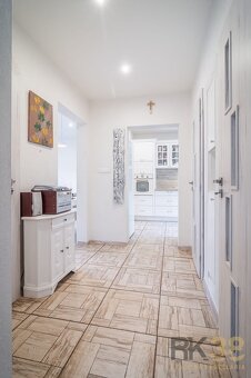 Zrekonštruovaný baťovský dom s priestrannou záhradkou - 9