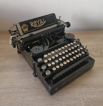 Starožitný písací stroj ROYAL 5 z roku 1912 - 9