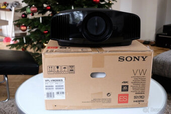 Projektor Sony VW260 4K v čiernej farbe - 9