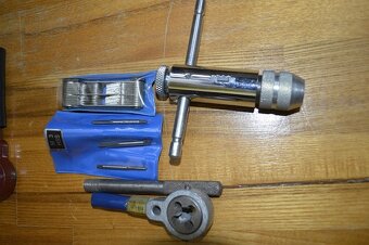 predam drevenu skrinku plnu zavitnikov - 9