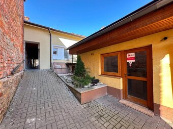 Budova na obchod a služby - 9
