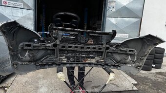 Mercedes EQC predný nárazník maska - 9