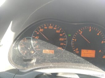 Toyota Avensis combi - 9
