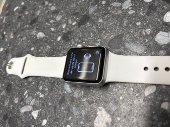 iPhone 15 Pro 128GB + Apple Watch Series 3 - 9