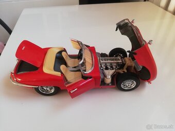 1:18 JAGUAR E type, cervena Bburago - 9