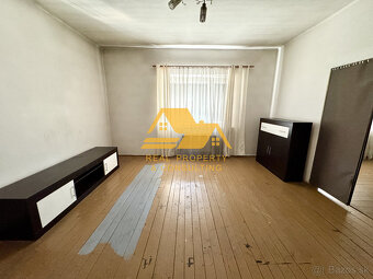 Znížená cena Rodinný dom v tichej uličke v Nesvadoch - 9