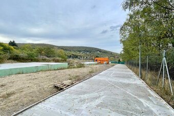 | stavebný pozemok,staveb.povolenie,BA III.,Nová Koziarka 52 - 9