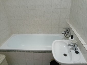 1i 42m2 velky byt s balkonikom - 9