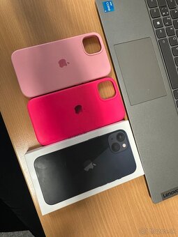 predám iPhone 13 128GB prasknuté sklo na fotoaparáte 0,5 - 9