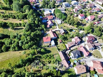 Pekný stavebný pozemok v Nesluši s projektom - 9