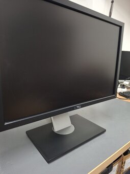 Predám LCD monitor Dell P2210F - 9