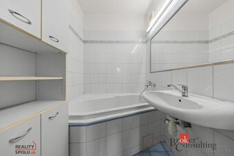 NA PREDAJ svetlý, výborne dispozične riešený 4 izbový byt na - 9