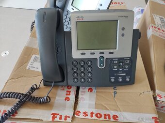 {40} Bezdrôtové telefóny na pevnú linku - 9
