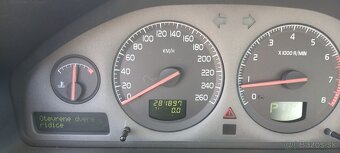 Volvo XC70 2,4 Turbo benzín 147 KW - 9