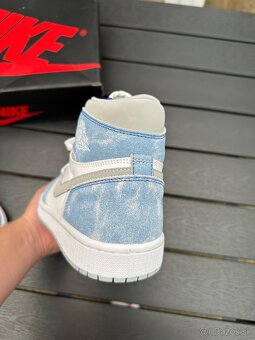 NIKE AIR JORDAN 1 HIGH OG HYPER ROYAL tenisky - 9