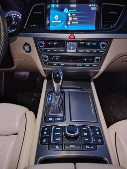 Hiunday Genesis 3.8 V6 benzín 232 kW 4x4 207000km model 2015 - 9