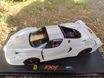 Predám Ferrari FXX 1:18 Mattel Hot Wheels - 9
