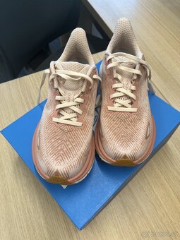 Botasky Hoka - 9
