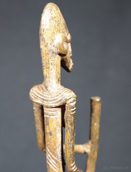 Soška z kmeňa Dogon – bronzová žena s tĺčikom (Mali) - 9