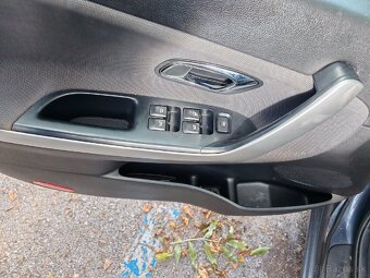 Kia ceed 1.4 crdi 66kw 2012 - 9