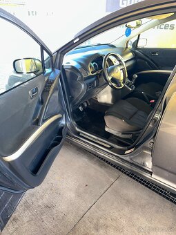 Toyota Corolla Verso kombi - 9