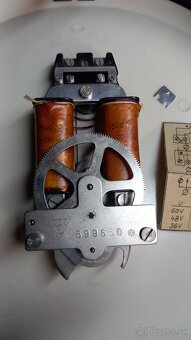 Hodiny Pragotron bakelitové - 9