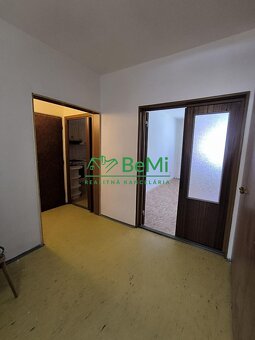 Na predaj priestranný 3-izbový byt – Dubnica nad Váhom, ul. - 9