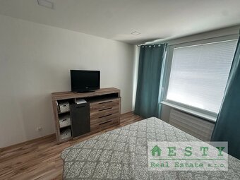 VEĽKÝ 2i byt, 3loggie, Žiar nad Hronom, Hurbanova ul., ESTY  - 9