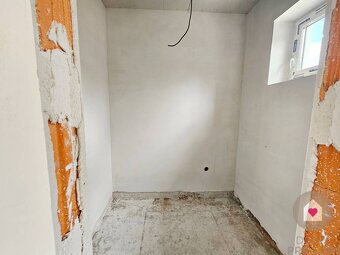 PRED DOKONČENÍM: PRIESTRANNÝ RODINNÝ DOM S ÚP 140 m2, POZEMO - 9