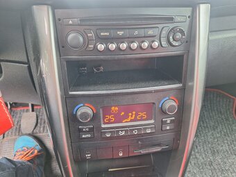 PEUGEOT 207 SW COMBI 1,6HDI ROK 2011 - 9
