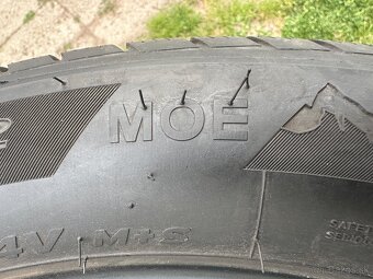 Zimne pneu 255/45/19 runflat original mercedes - 9