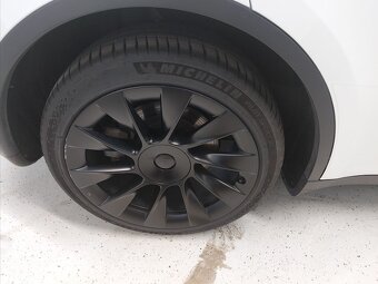 Tesla Model Y 2023 LR SoH 92 % / servis 5 ročná záruka / - 9