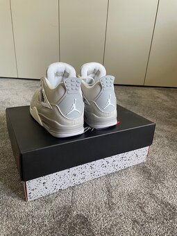 JORDAN 4 RETRO FROZEN MOMENTS - 9