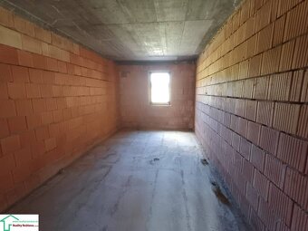 Rozostavaný rodinný dom v obci Betliar - 9