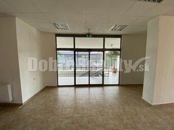 Na prenájom pekný obchodný priestor o rozlohe 250m2 v Rimav - 9
