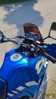 Suzuki DR BIG 800 - 9